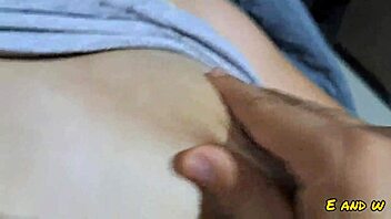 زوجة أبي الصغيرة 18+ تتحرش بي أثناء ليلة الأفلام