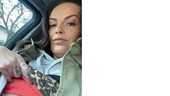 hows my milf ass look, fuckable? lemme let ya touch if ur good boy