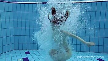 Underwater vixen Roxalana Cheh bares it all