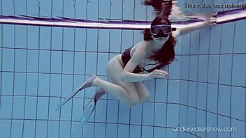 Underwater vixen Roxalana Cheh bares it all