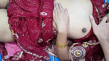 हॉट भाभी टीन 18+ पहली रात वीडियो में बॉयफ्रेंड को हार्ड चोदती है