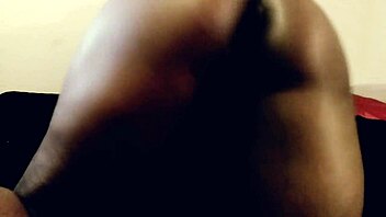 Wildcat exclusives oil ass bouncing to bounce song on bed