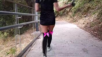 Šílené venkovní stříkaní během veřejné masturbace