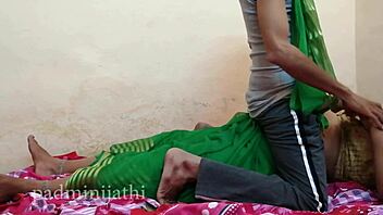 Guru kongkek dengan pelajar di kampus 😏