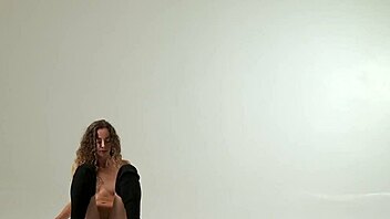 Flexible curly haired beauty Ursula stretches shaved pussy wide