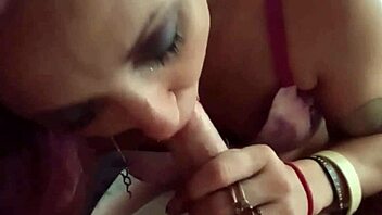 Pretty tattooed ex-girlfriend gives great blow job