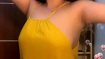 巨乳性感妹狂挑逗