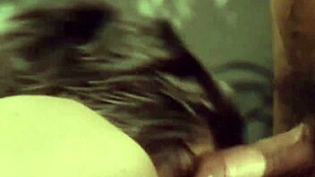 Porca! Matura Vintage Si Fa Scopare Profondamente la Figa in Threesome Selvaggio