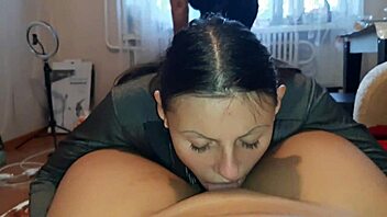 Girlfriend got cunnilingus while cleaner washed the floor nearby