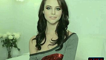 Hot teen 18+ Iana Little strips to show bubble butt