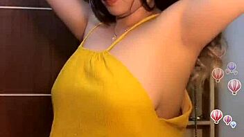 巨乳性感妹狂挑逗