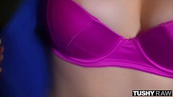 eliz enjoys late night anal with buttplug