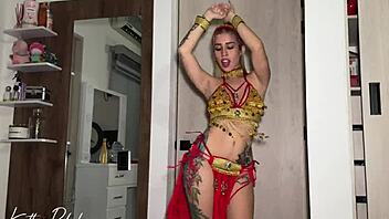 Chica Árabe Katty Blake Rides Huge Latina Cock