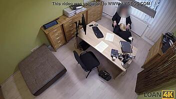 وكيلة عقارية تُنيك على المكتب من موظف بنك مقابل قرض!