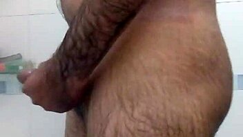 i send a bathroom selfie to my girlfriend on skype