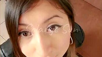 hermosa latina gime en orgasmo anal rudo a lo perrito