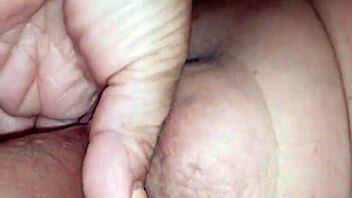 Excellent performance by mature amateurs in a casual chat.