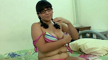 syra gets wet for anal assfucking