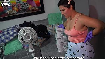 Limpei o Quarto do Vizinho e a Massagem Dele me Deixou Molhada de Tesão!