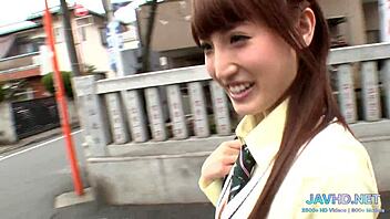 Japanese hot girls, show off sexy legs in vol 32?