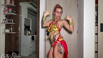 Chica Árabe Katty Blake Rides Huge Latina Cock