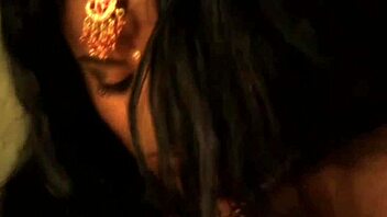 She dances lying down while giving handjob and blowjob 😍