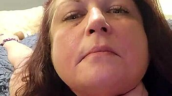 Hé, mate le cul de missr8 en gros plan vue arrière.