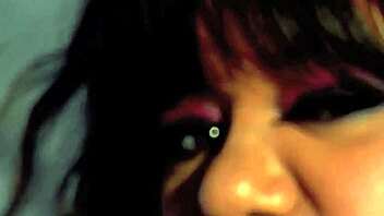 Capri Cavanni i Annie dijele vrući trenutak