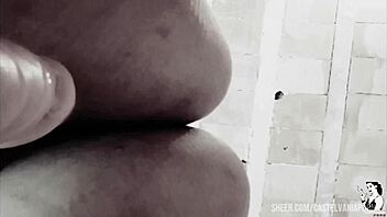 Big tits homemade video: Pregnant beauty's solo pleasure show