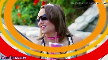 i'm licking her pussy while she wears glasses