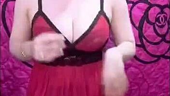 Hot Vietnamese Girl Performs Live Stream Session