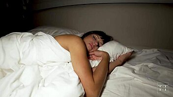 woke up to fuck milf's wet pussy hard