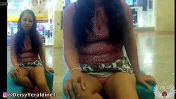 Deisyyeraldine Latina flashes ass in public mall