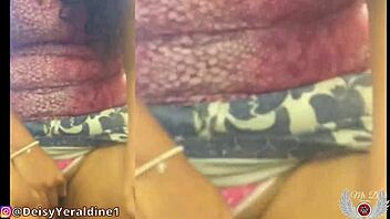 Deisyyeraldine Latina flashes ass in public mall