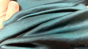 Santa Claus devours amateur milf's shaved pussy for Christmas POV.