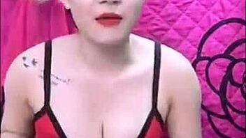 Hot Vietnamese Girl Performs Live Stream Session