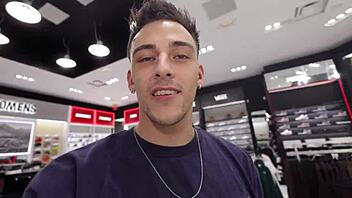 The gay teen with monster cock picks up muscular bodybuilder slowly