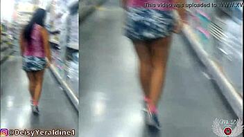 Deisyyeraldine Latina flashes ass in public mall