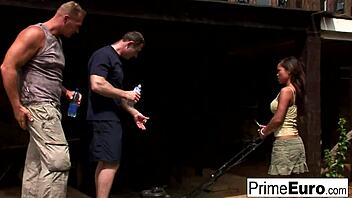 Babe Jade Gets Double Penetrated with Assfucking and Cumshot