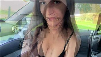 damn, milf în piele suge pula în mașină și înghite toată sperma!