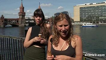 Blake and lindsey lick ice cream then pussies