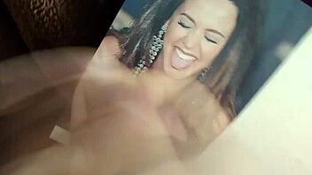 buen tributo a katy perry con sus grandes tetas