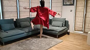 unique dance by brunette solo