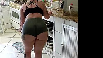 loirinha safada rides neighbor's dick while husband is away