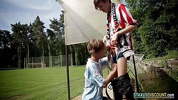 I’m into European twinks fingering and raw pounding.