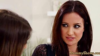 Faketit stepmom sixtynines with teen 😏