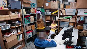 Pláčící ruská 18+ zlodějka s malými 18+ prsy dostane tvrdý trestní výjeb od lupiče