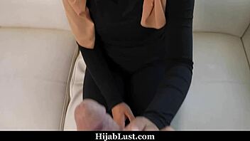 Filthy rich finds easy solution for hungry hijab babe.