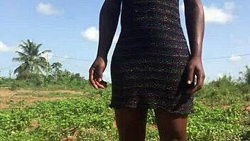 Crazy Bitch Twerks Her Big Ass Outdoors