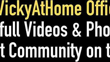 Vicky Vette and Nasty Lynn Vega grind and 69 in a busty milf encounter